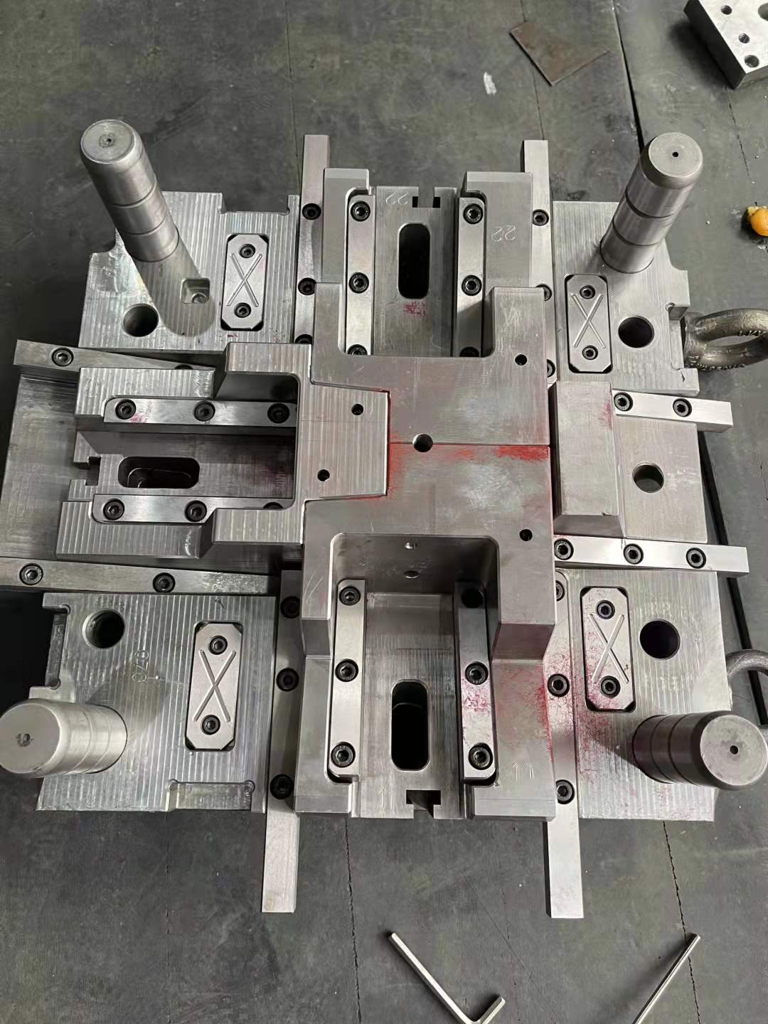 塑料注塑模具熱流道系統(tǒng)的缺點有哪些 塑料注塑模具熱流道系統(tǒng)的缺點有哪些